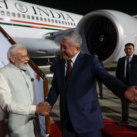 बिश्केक पहुंचे प्रधानमंत्री नरेंद्र मोदी! 26वें SCO शिखर सम्मेलन में लेंगे हिस्सा, किर्गिस्तान में भव्य स्वागत 🇮🇳🇰🇬