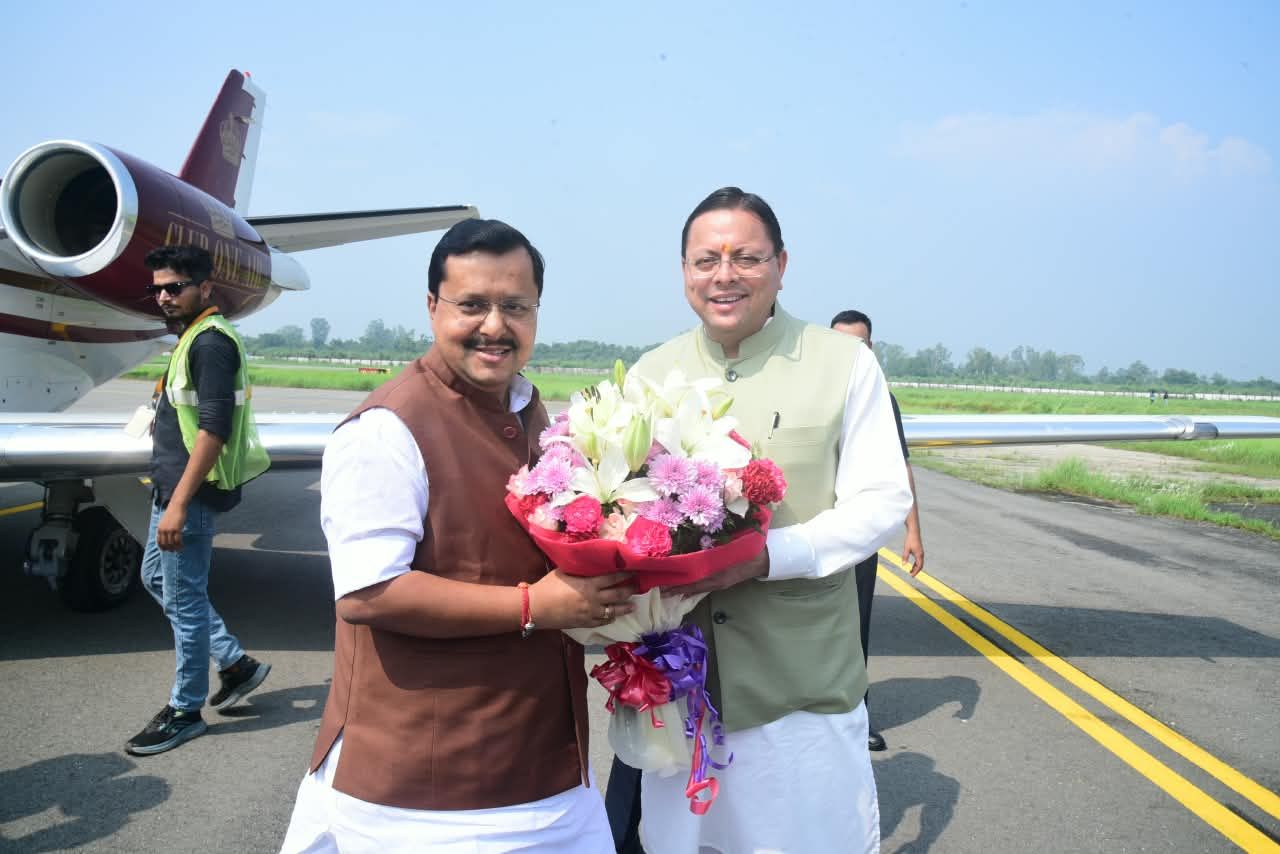 देवभूमि दौरे पर पहुंचे बीजेपी के राष्ट्रीय अध्यक्ष! पंतनगर एयरपोर्ट पर सीएम धामी ने किया भव्य स्वागत!